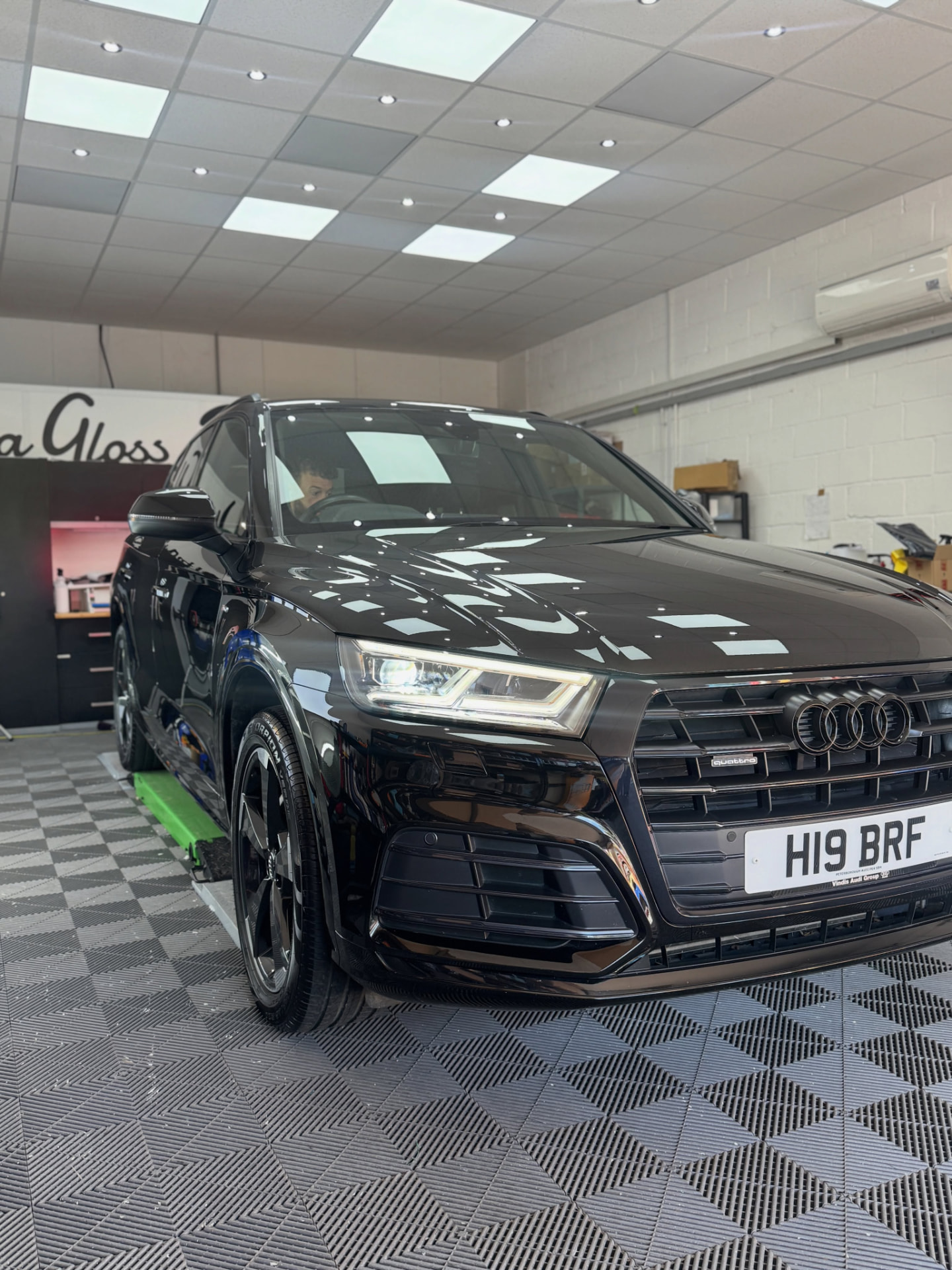 Black Audi Q5 gloss finish in the Ultra Gloss studio